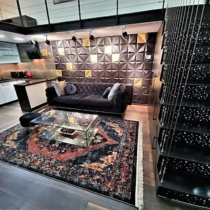 Goldcentral Art B6 Apartment