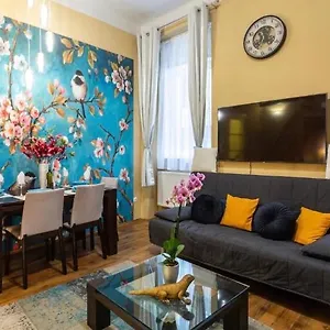 Cherry Blossom Designer In The Center With Free Parking Apartament